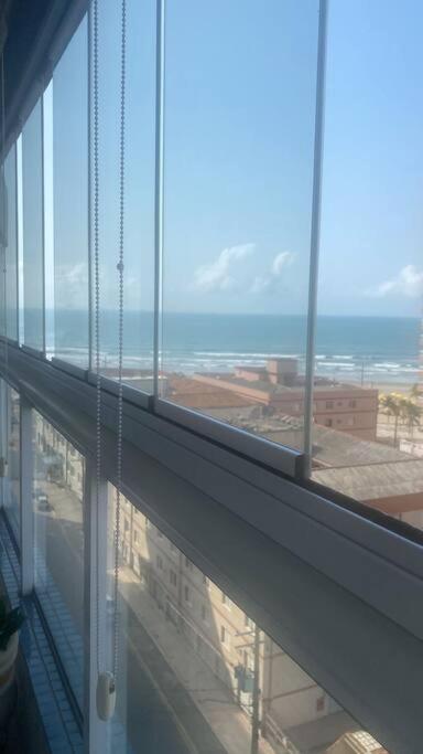 Apartamento de luxo a 150 metros do mar em PG