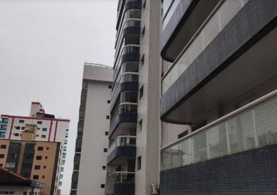 Apartamento de luxo a 150 metros do mar em PG