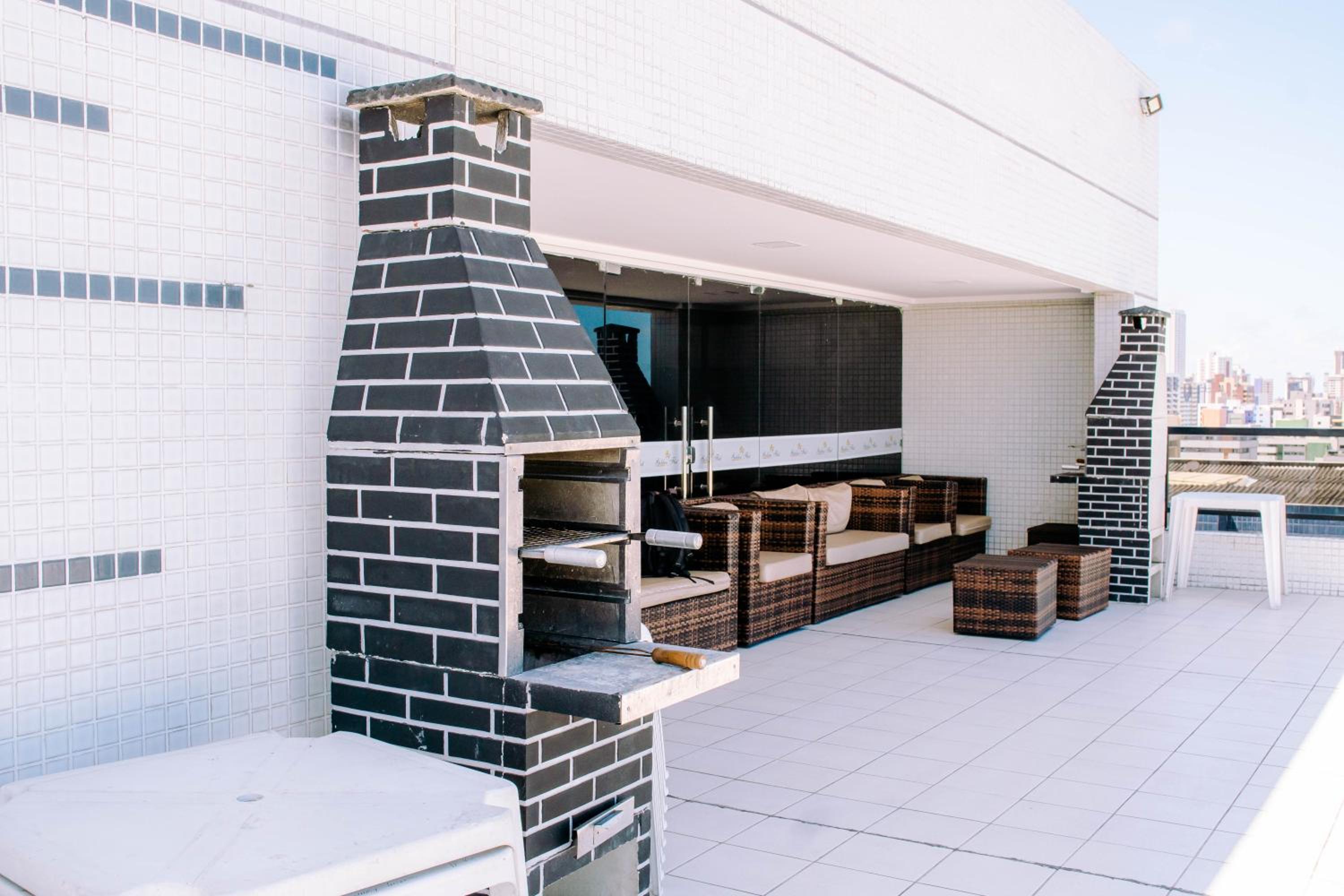 Apartamento 2 quartos 150mt da Praia e do Shopping