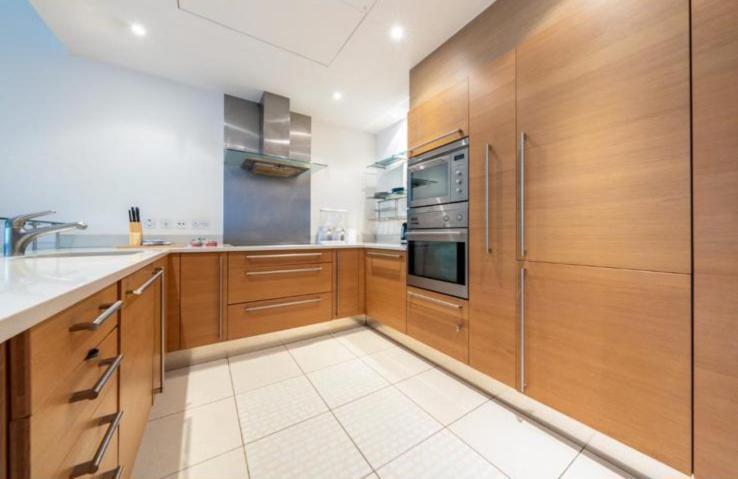 LUXURY 2 BEDROOM APARTMENT IN BATTERSEA