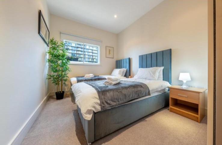 LUXURY 2 BEDROOM APARTMENT IN BATTERSEA
