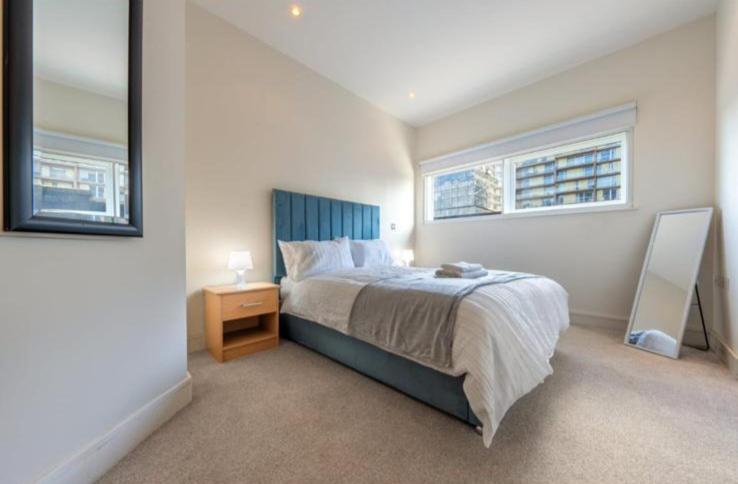 LUXURY 2 BEDROOM APARTMENT IN BATTERSEA