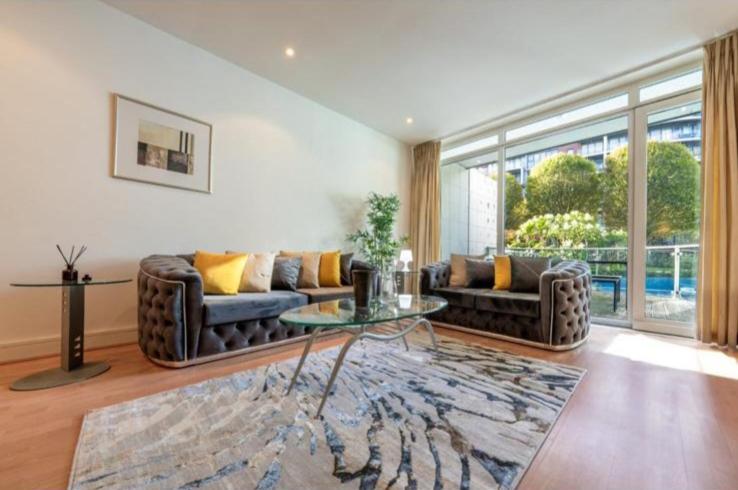 LUXURY 2 BEDROOM APARTMENT IN BATTERSEA