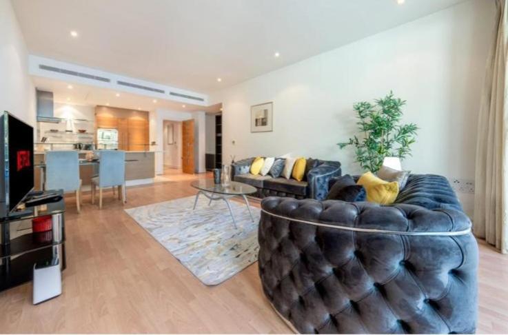 LUXURY 2 BEDROOM APARTMENT IN BATTERSEA