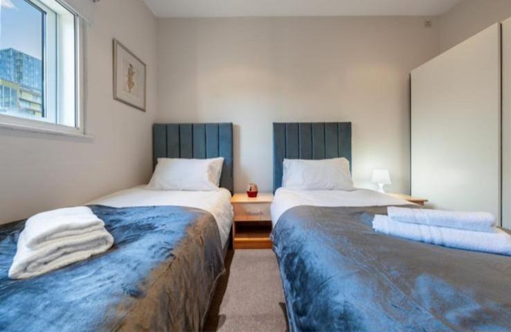 LUXURY 2 BEDROOM APARTMENT IN BATTERSEA