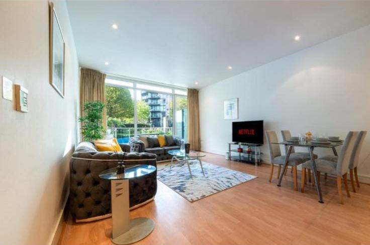 LUXURY 2 BEDROOM APARTMENT IN BATTERSEA