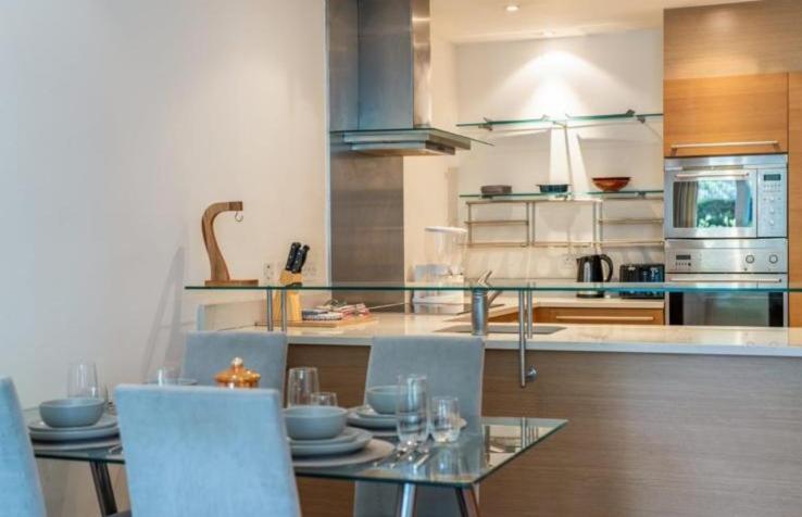 LUXURY 2 BEDROOM APARTMENT IN BATTERSEA
