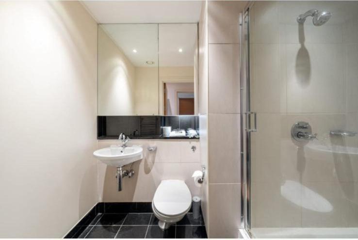 LUXURY 2 BEDROOM APARTMENT IN BATTERSEA