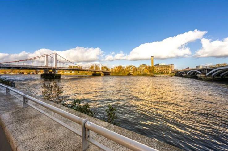 LUXURY 2 BEDROOM APARTMENT IN BATTERSEA