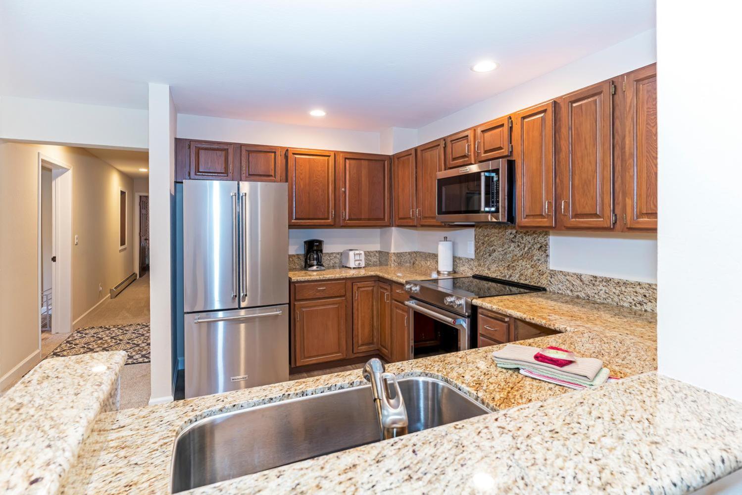 47 McCloud - Upper Unit 3 Bedrooms - Property Image 19