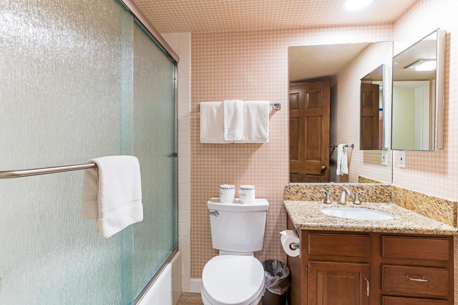 47 McCloud - Upper Unit 3 Bedrooms - Property Image 14