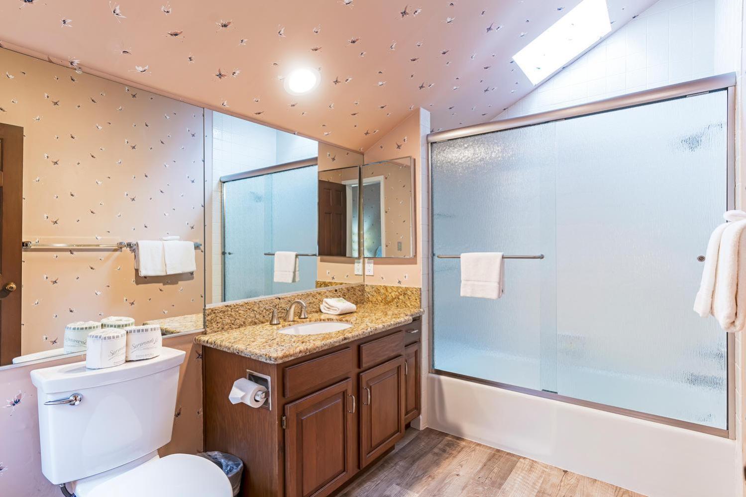 47 McCloud - Upper Unit 3 Bedrooms - Property Image 13