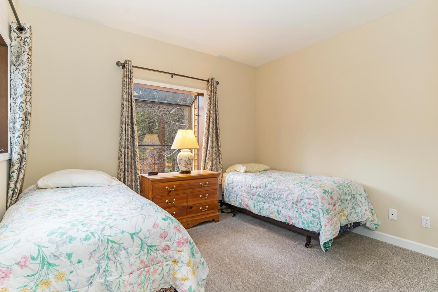 47 McCloud - Upper Unit 3 Bedrooms - Property Image 2