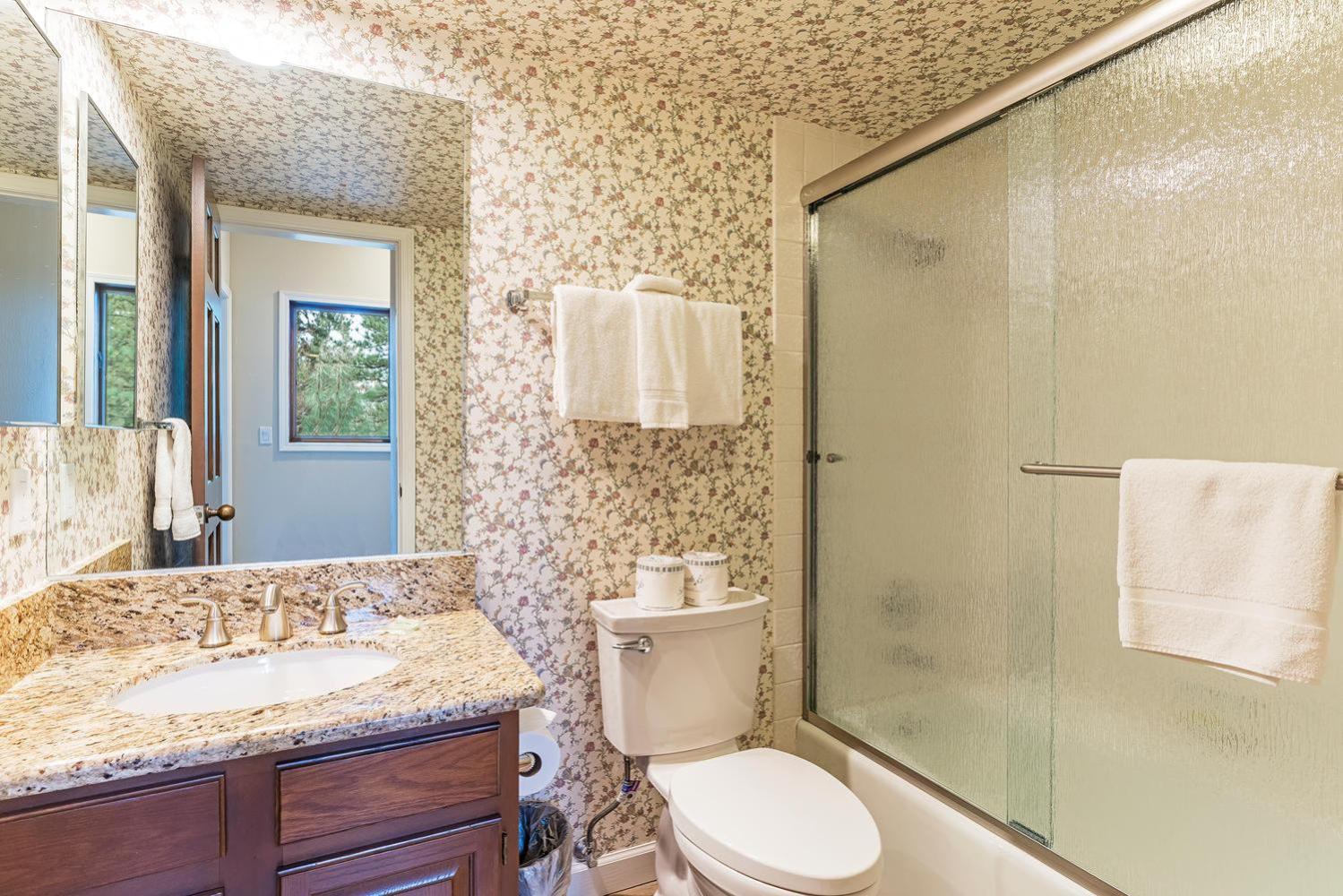 47 McCloud - Upper Unit 3 Bedrooms - Property Image 11