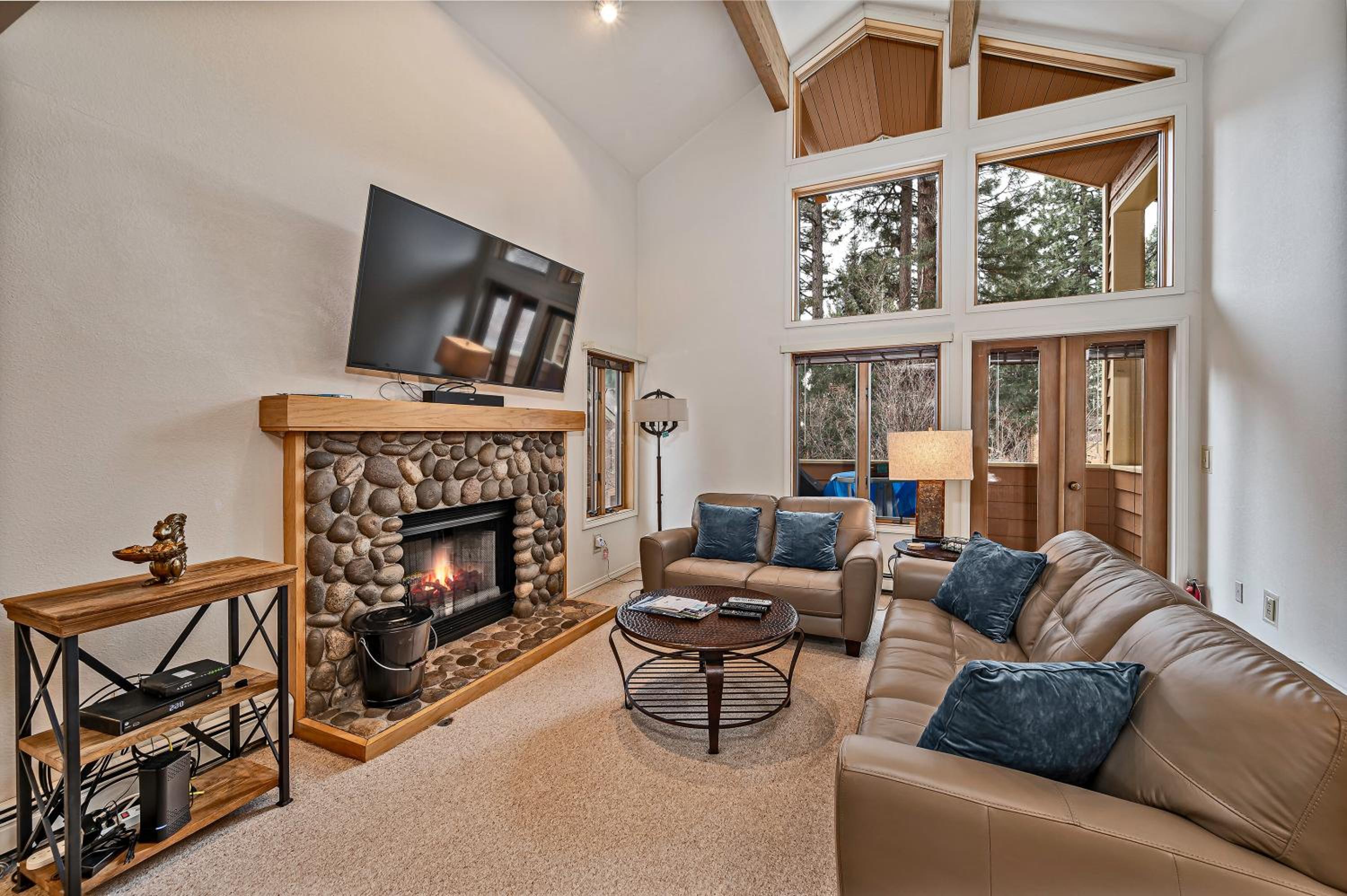 5 McCloud - Bright and Quaint Living - Property Image 17