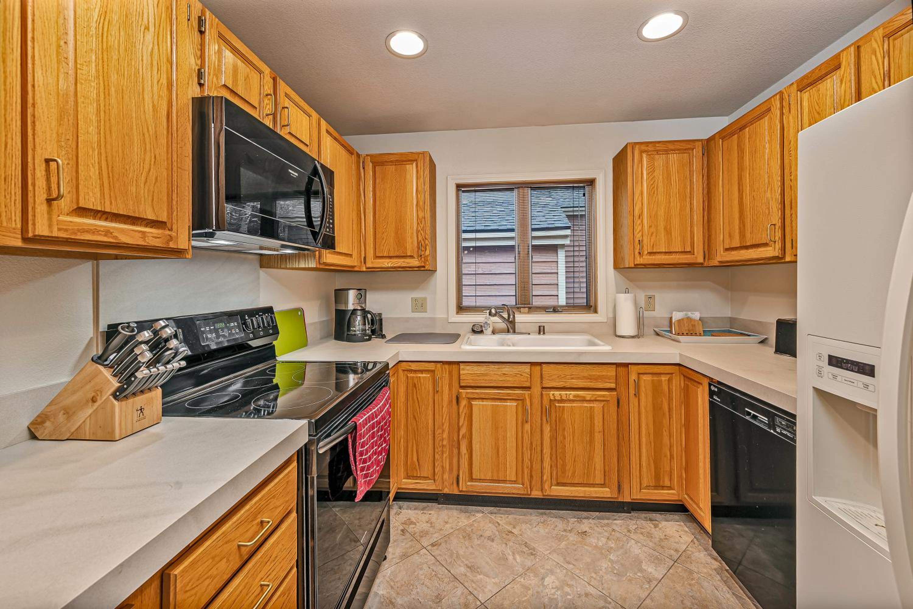 5 McCloud - Bright and Quaint Living - Property Image 15