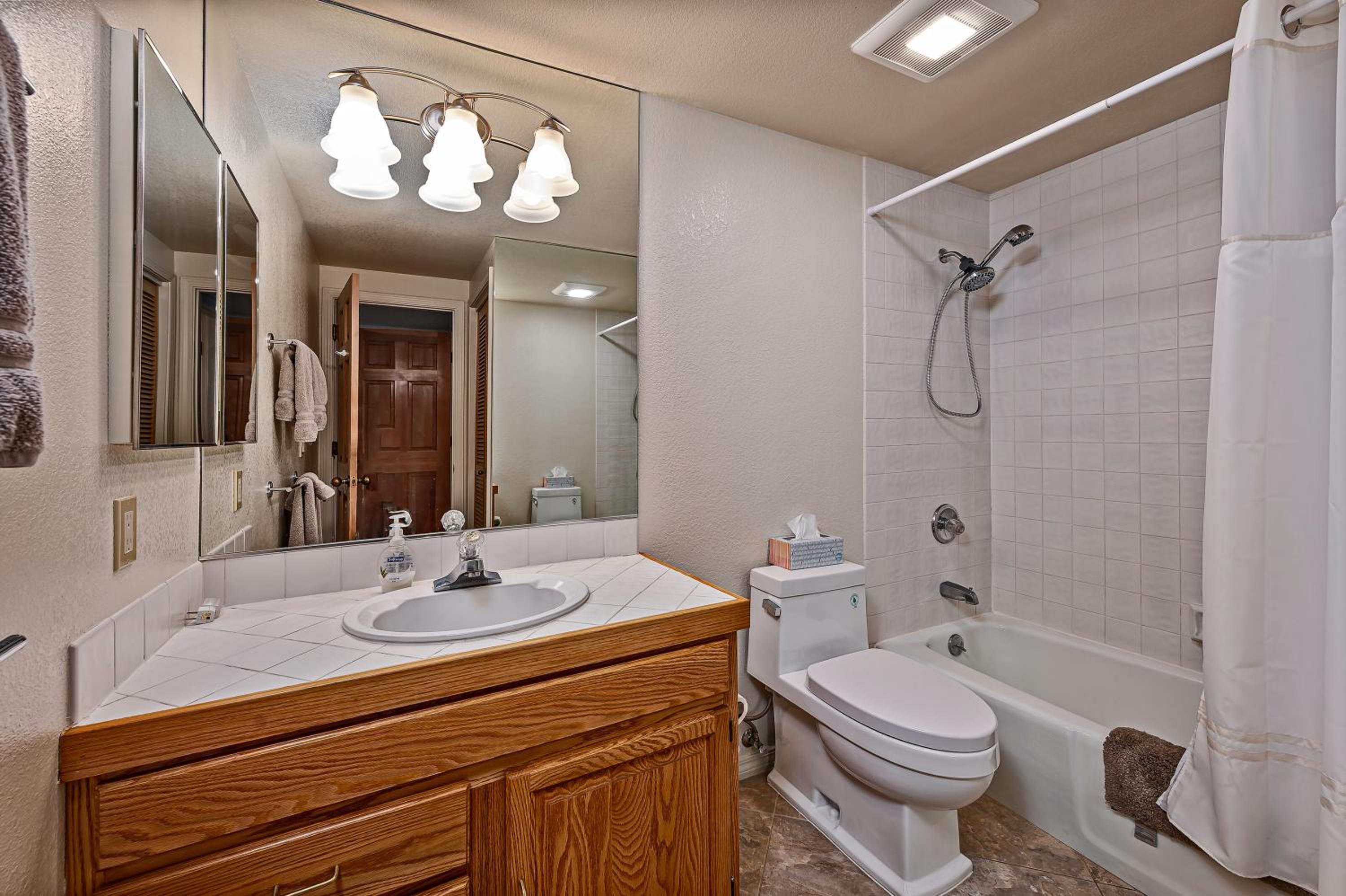 5 McCloud - Bright and Quaint Living - Property Image 8