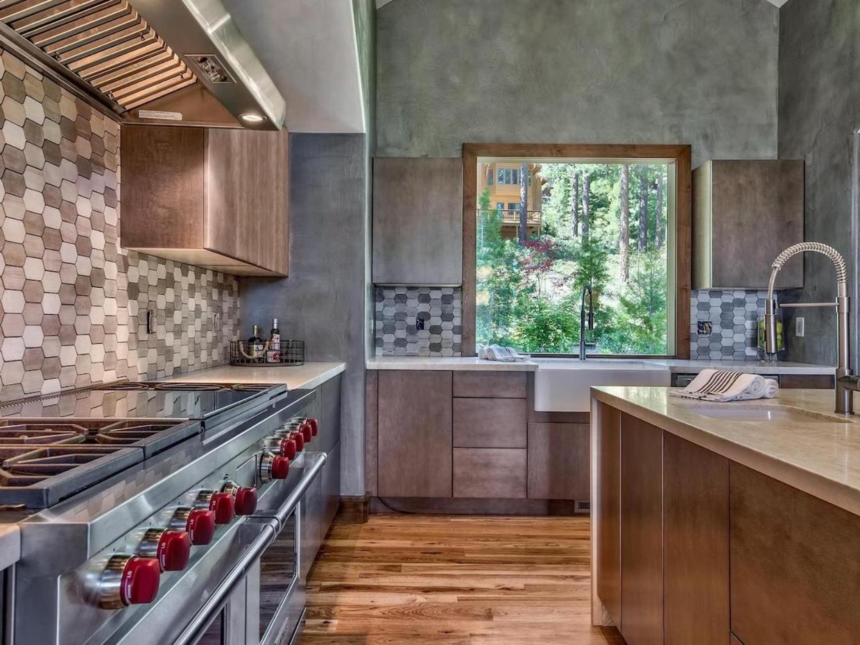 A Touch Of Tuscany In a Lake Tahoe Estate - Property Image 3