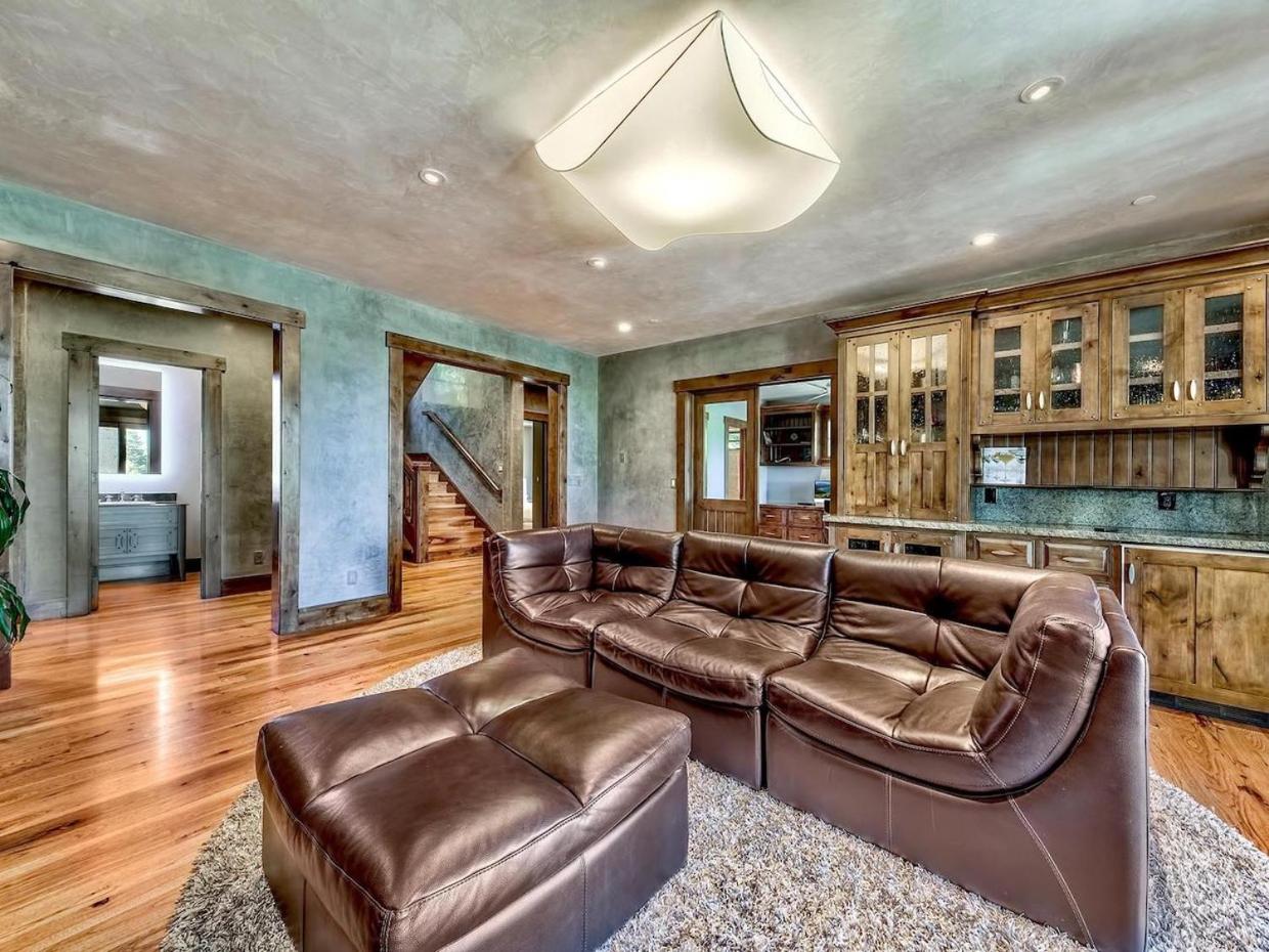 A Touch Of Tuscany In a Lake Tahoe Estate - Property Image 8