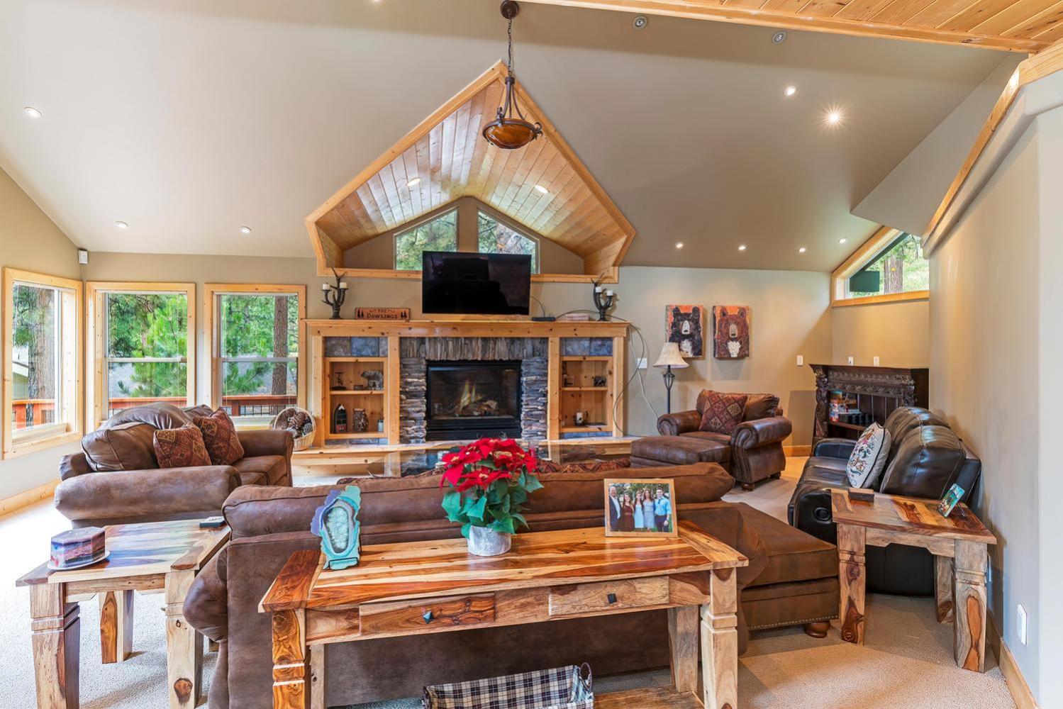 585 Knotty Pine - Gorgoeous Moutain Home - Property Image 12