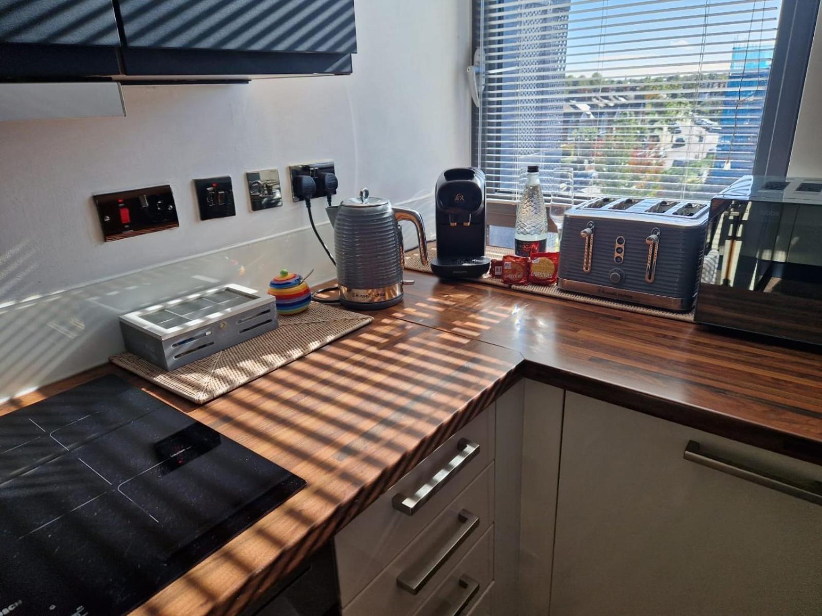 Cosy 1 bedroom apartment with balcony near Chiswick