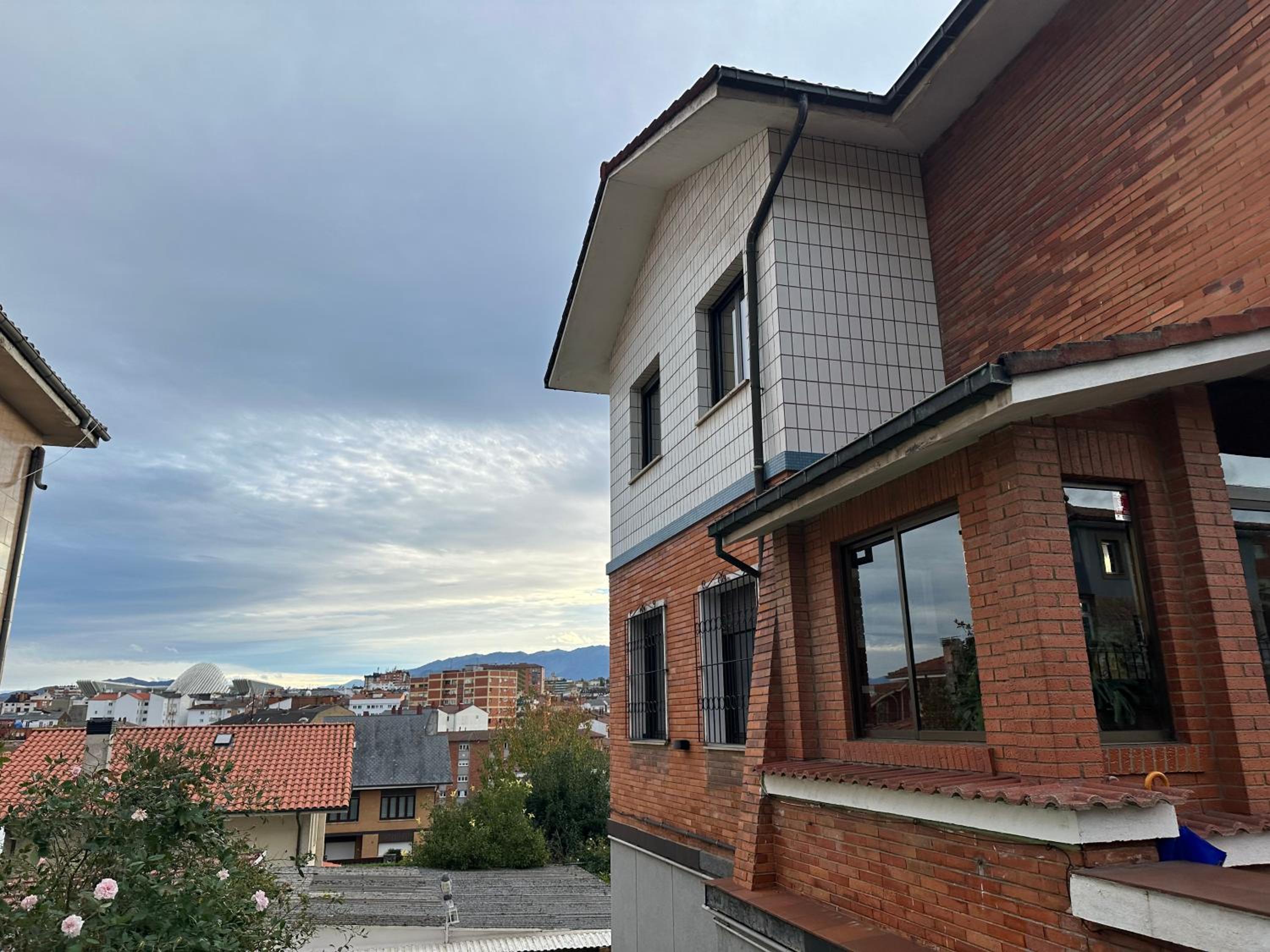 ROSALES Apartamento y jardín