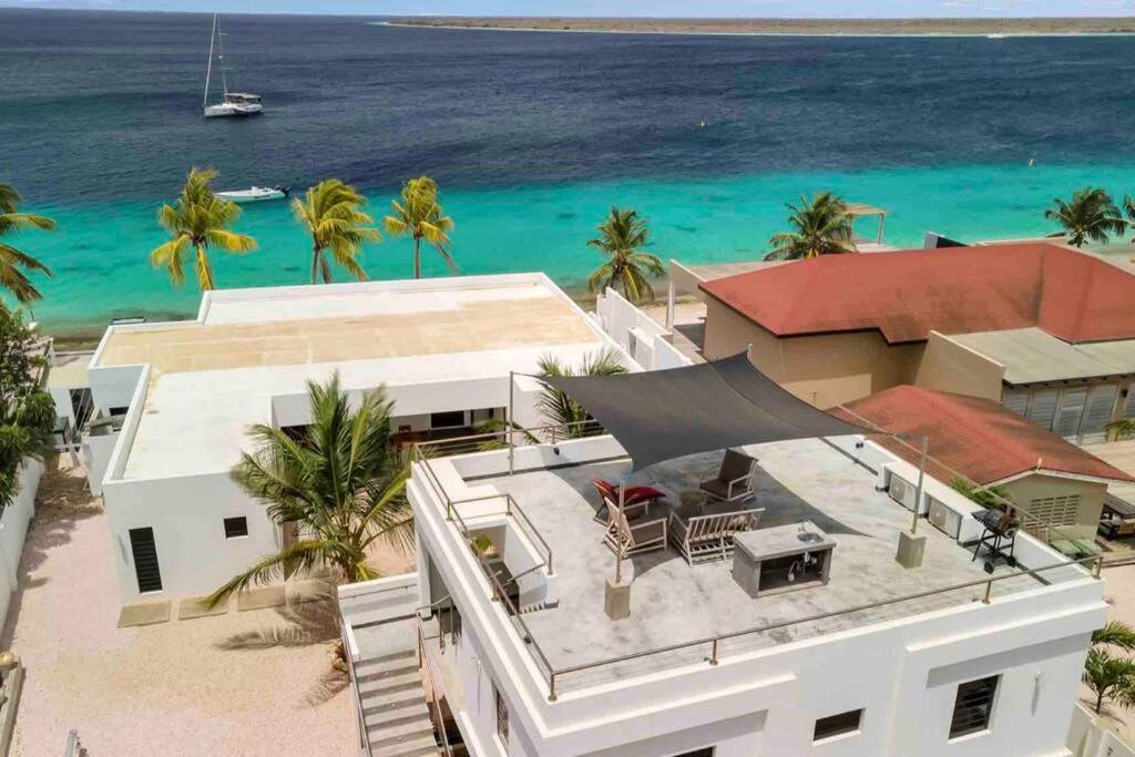 Luxury Apartment with Exclusive Oceanfront Access