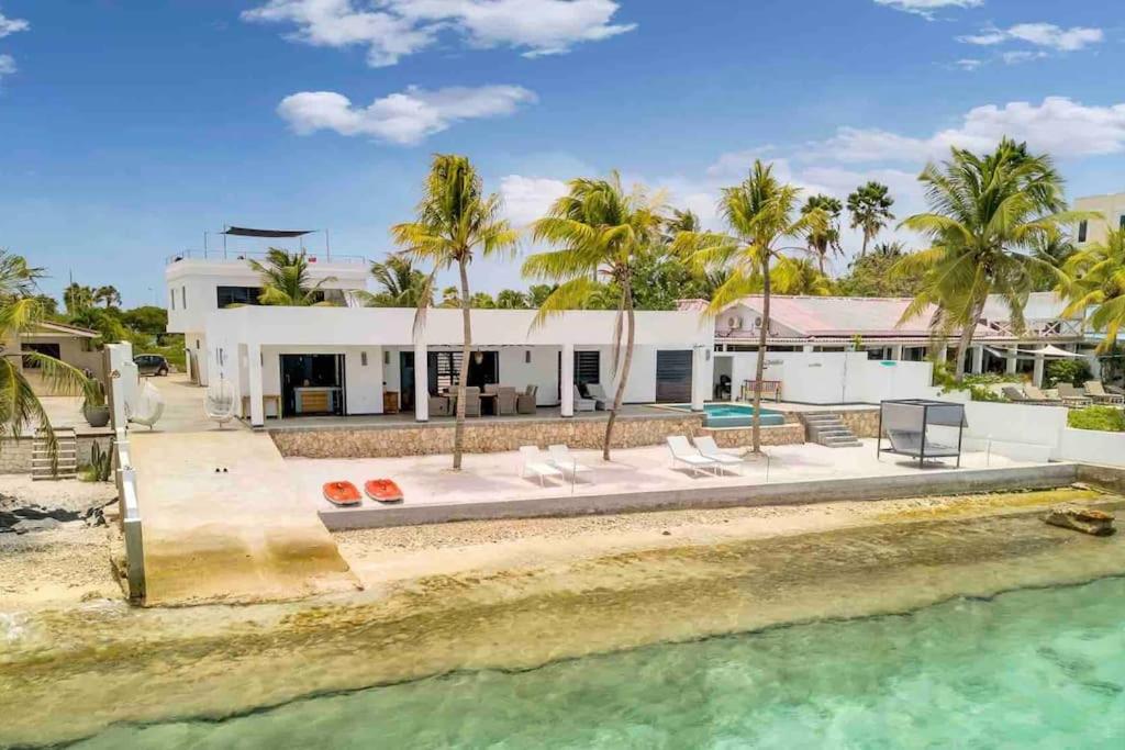 Luxury Apartment with Exclusive Oceanfront Access