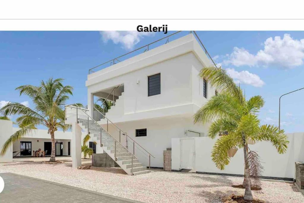 Luxury Apartment with Exclusive Oceanfront Access