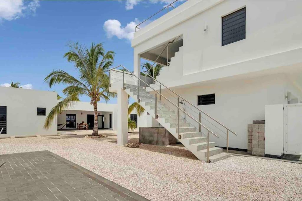 Luxury Apartment with Exclusive Oceanfront Access