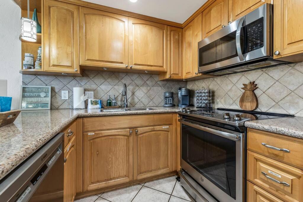 Papakea E206- Updated Papakea oceanview condo, all the amenities view 5