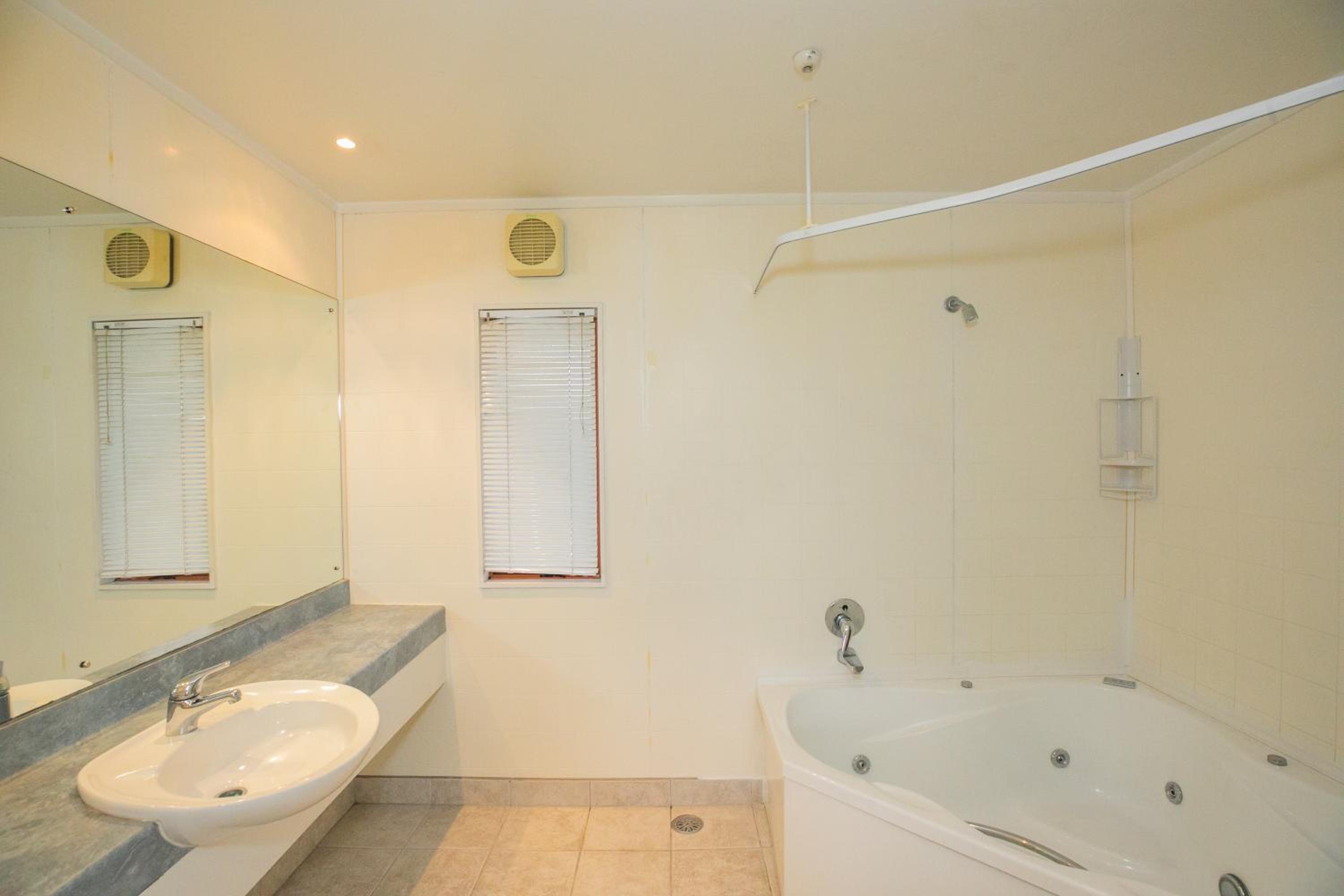 Albany Executive Motor Inn Limited