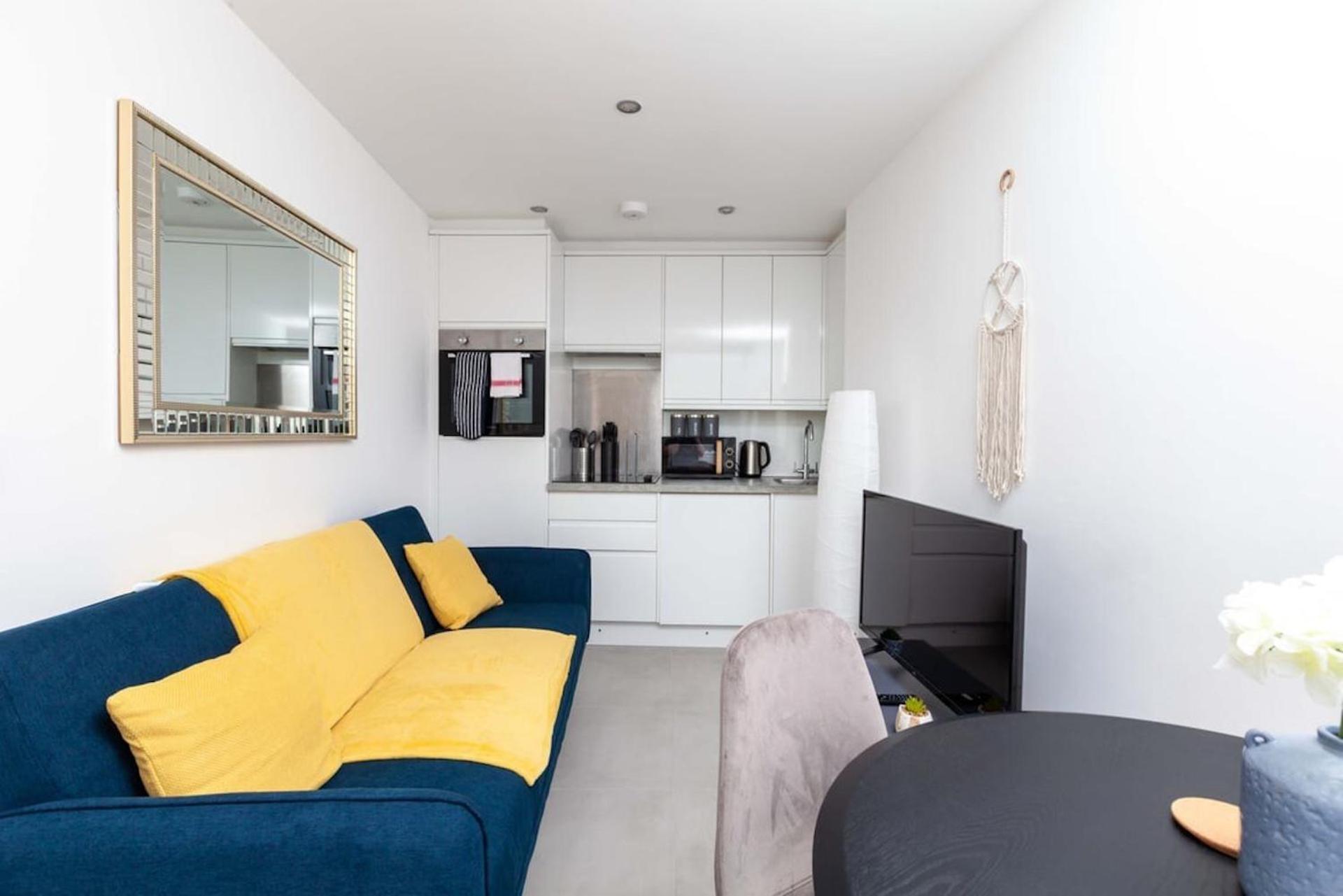 Cozy Nest Apartment - Double and Sofa bed - in City Centre view 4