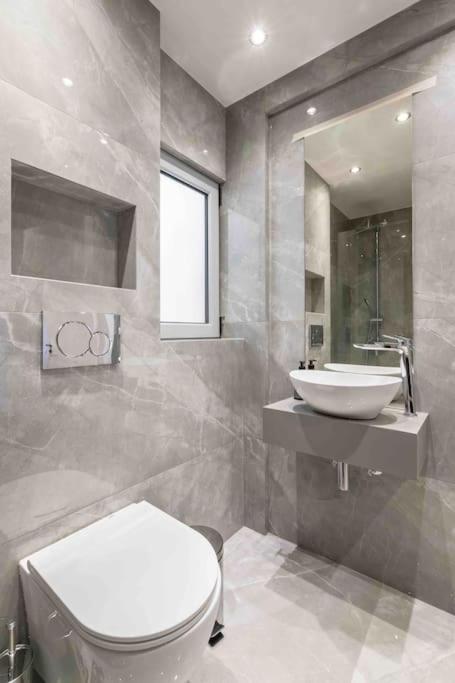 SeaLife Grand Penthouse Varkiza
