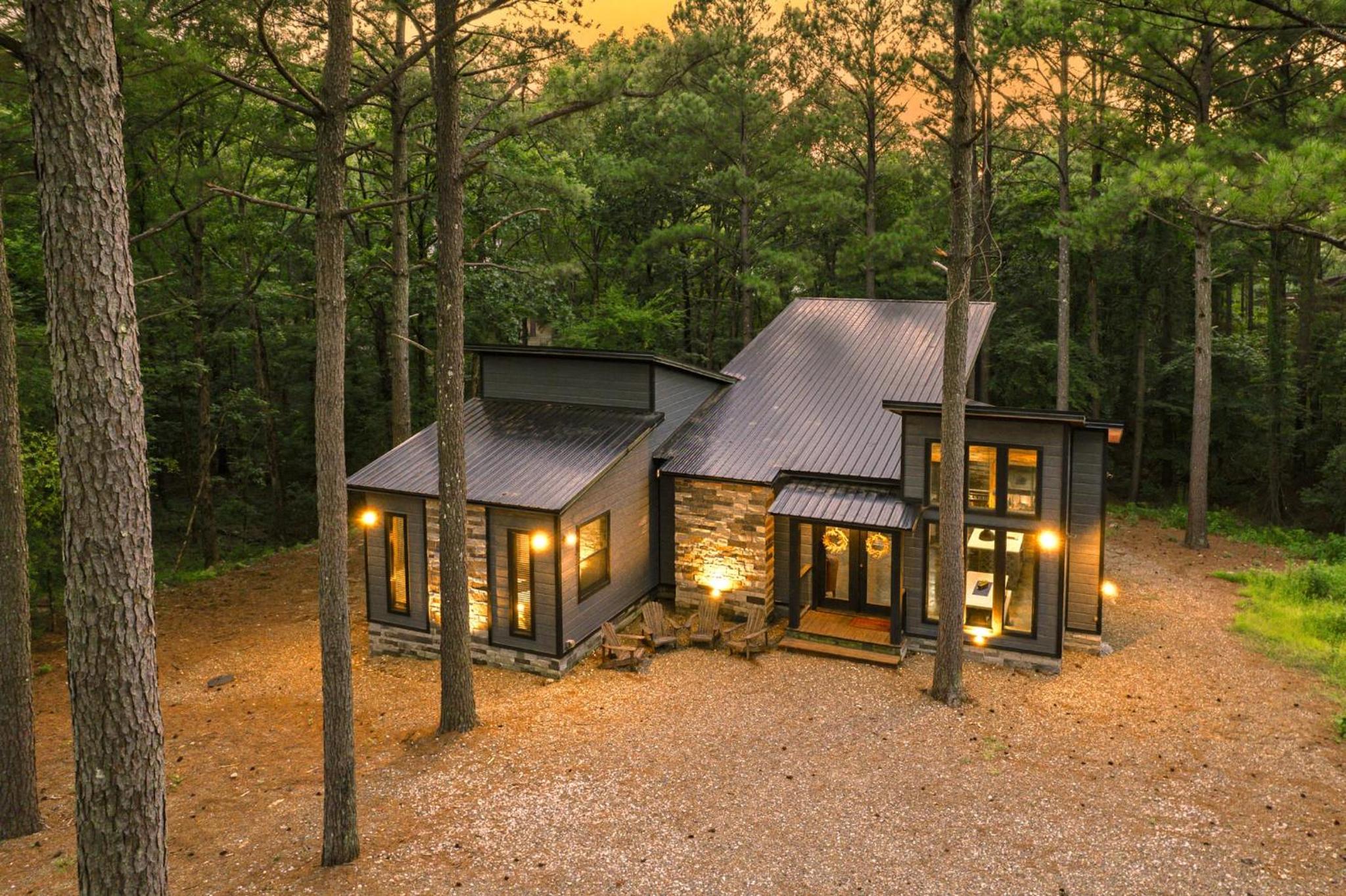 Hotel New Modern Farmhouse w Jacuzzi BBQ Arcade - Image 1