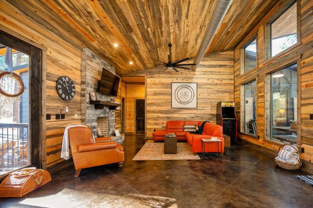 New Modern Farmhouse w Jacuzzi BBQ Arcade view 5