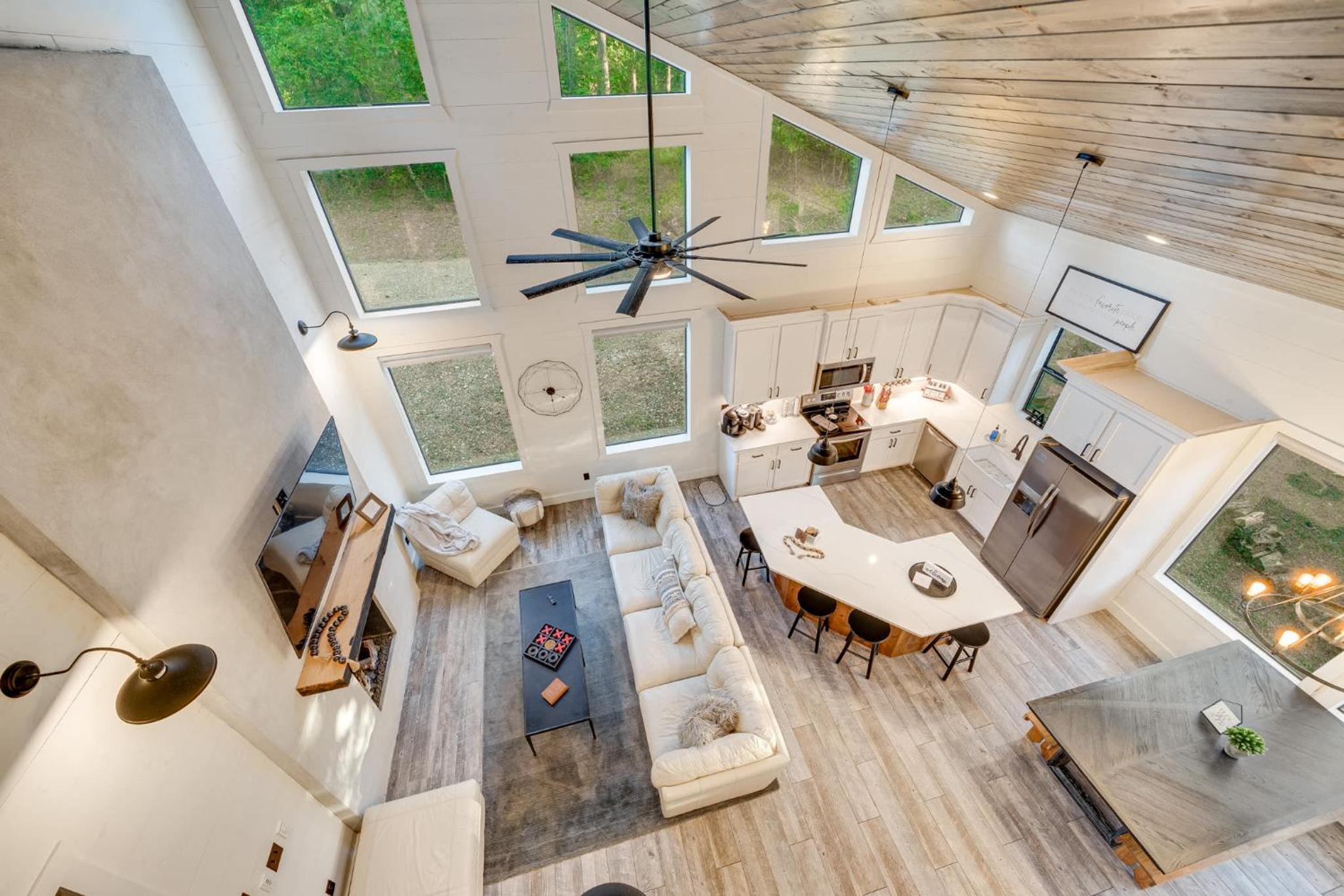New HGTV Cabin: Hot Tub BBQ Firepit Sleeps 10 view 5
