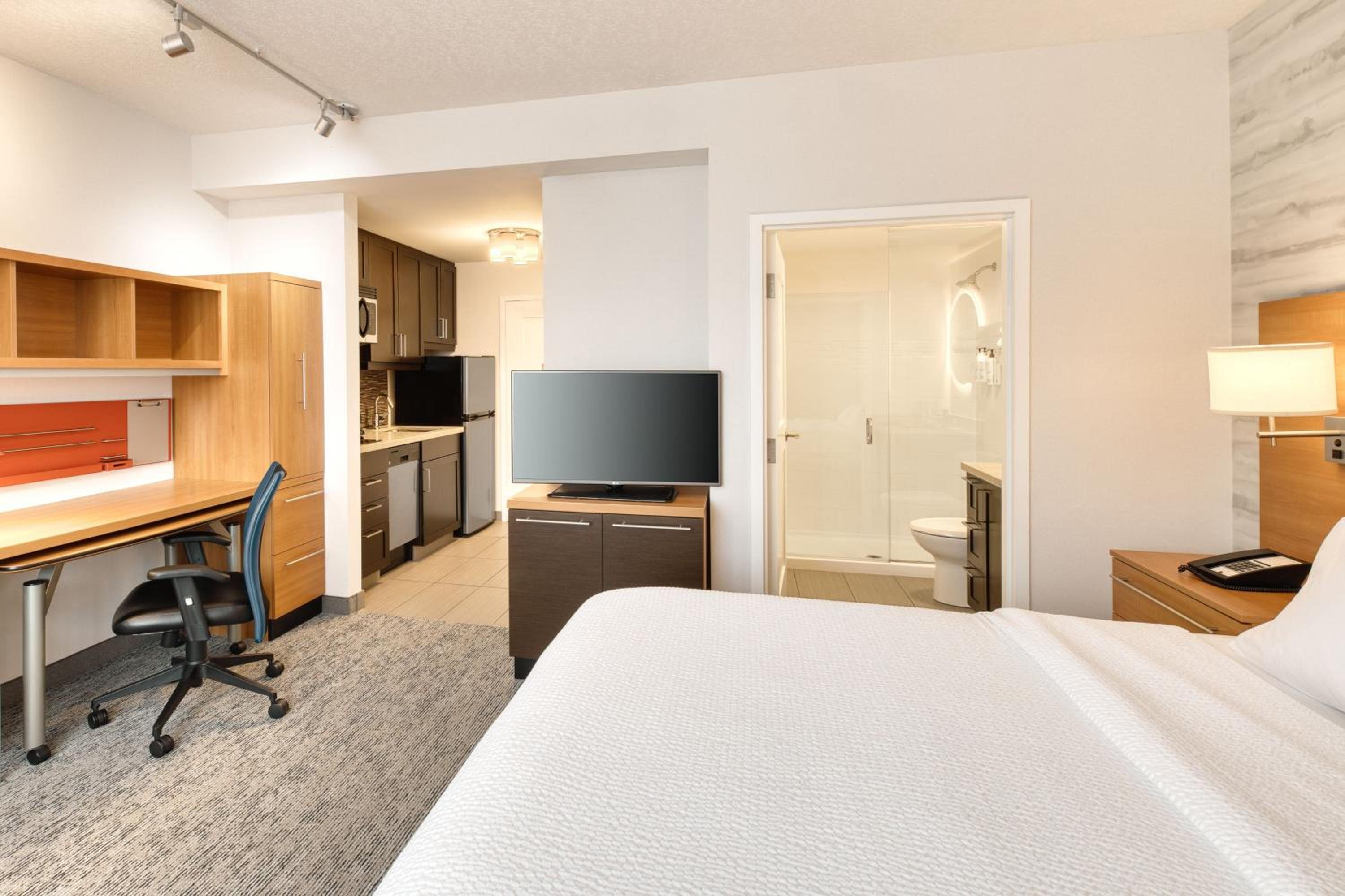 Belleville Vacations - TownePlace Suites by Marriott Belleville - Property Image 40