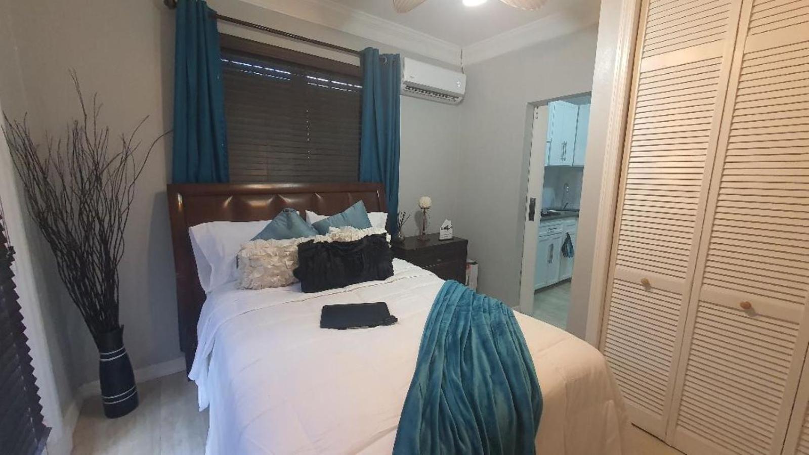 Kozy Bahamas Getaway 25mins from Airport & USA Embassy view 3