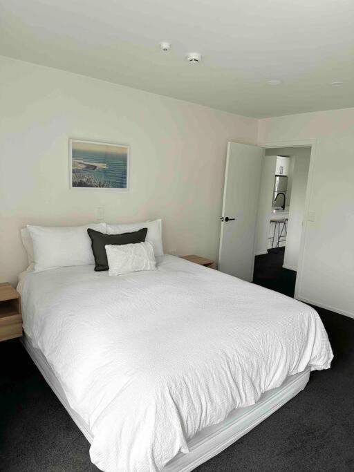 Rooftop Apartment in CBD view 4