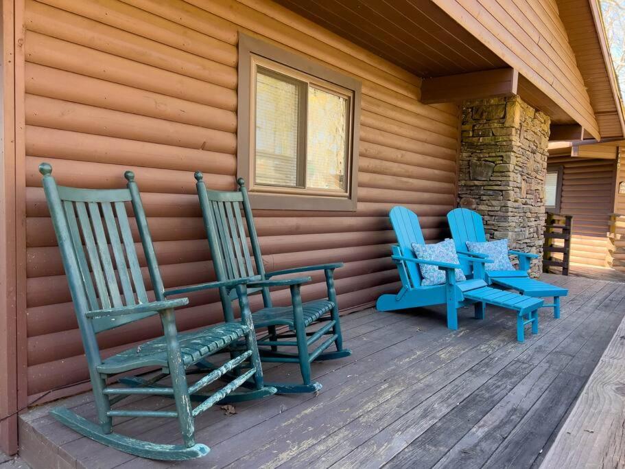 5min to NOC, 10min to Bryson City, horseback riding, train, hiking, fishing, rafting nearby! view 3
