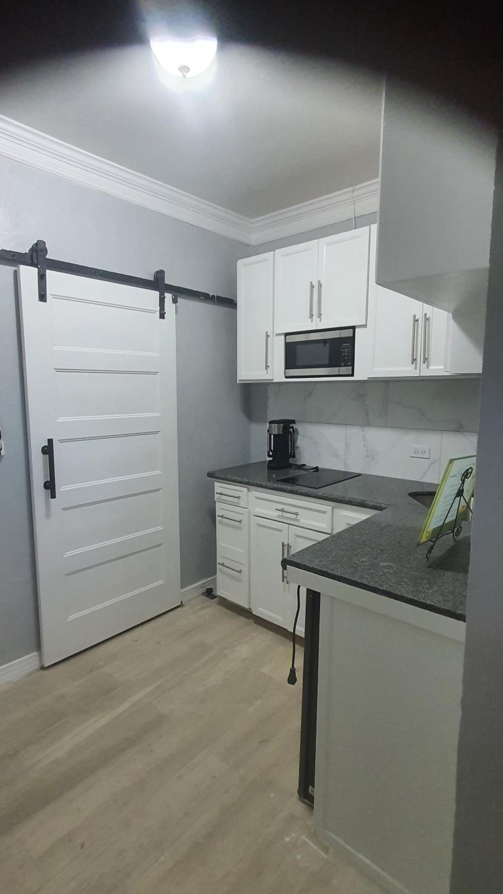 Kozy Bahamas Getaway 25mins from Airport & USA Embassy view 4