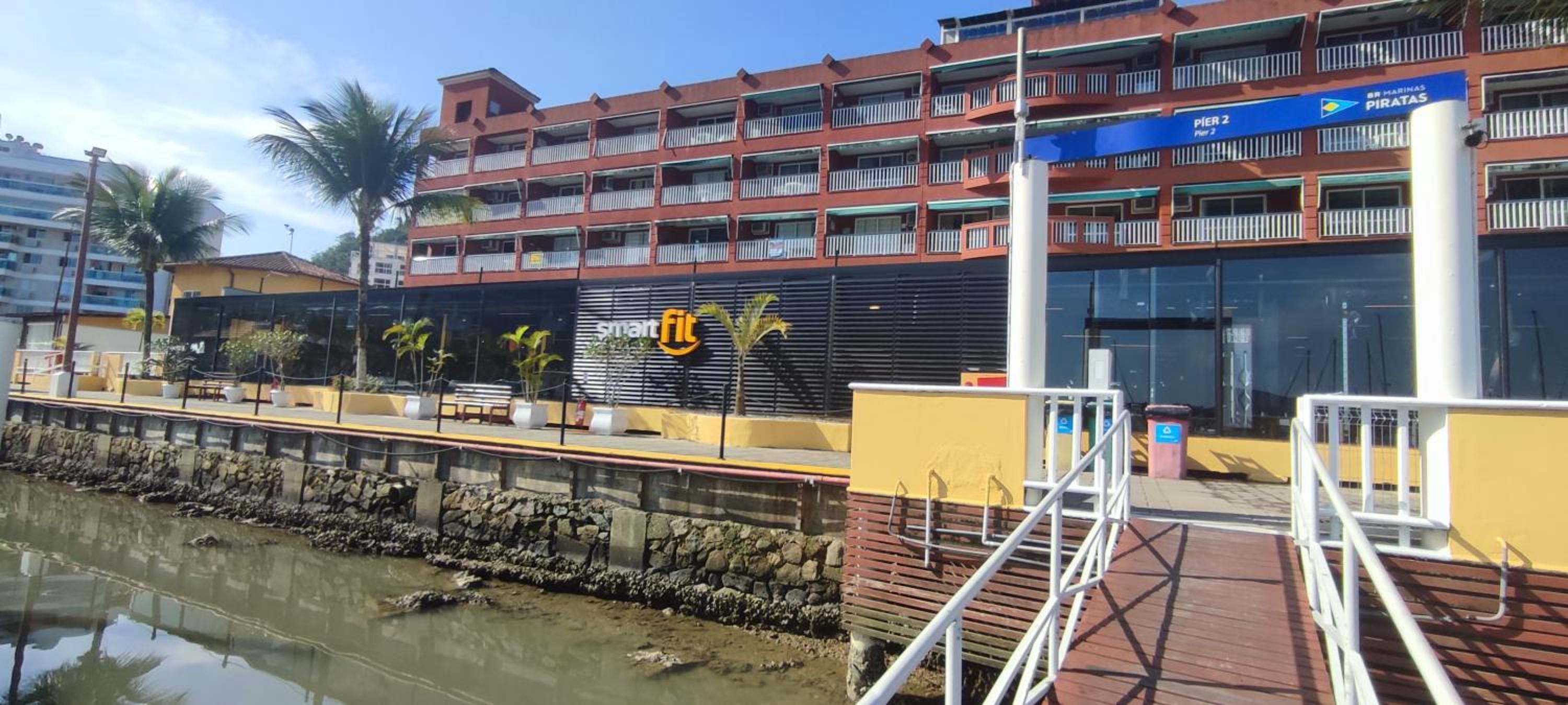 Cobertura frente mar , um andar , na Marina Piratas com estacionamento