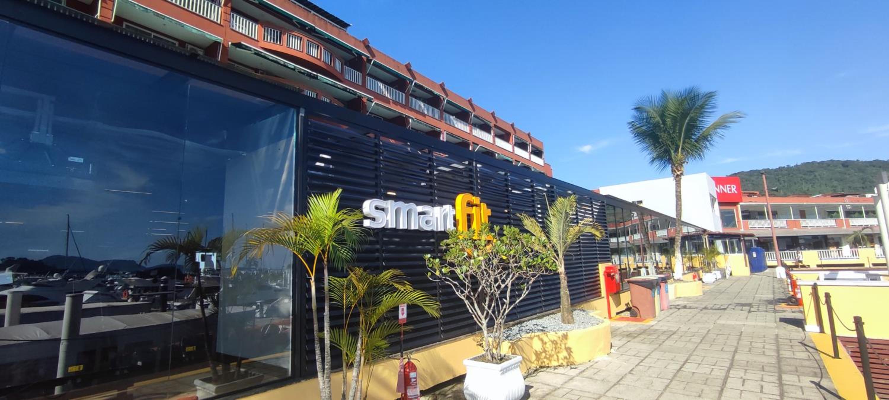 Cobertura frente mar , um andar , na Marina Piratas com estacionamento