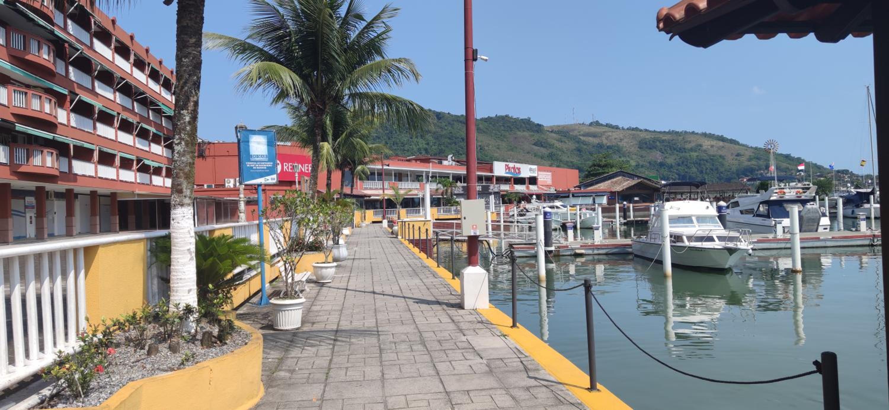Cobertura frente mar , um andar , na Marina Piratas com estacionamento