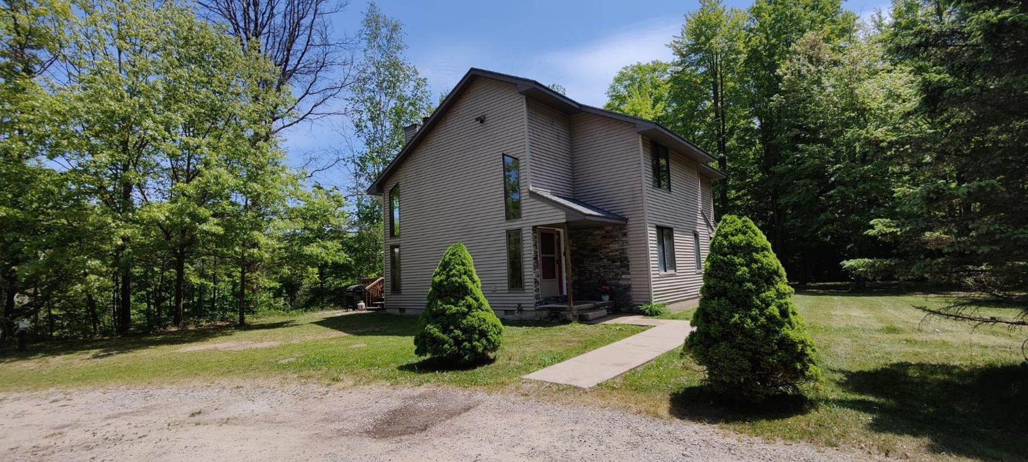 Cadillac Vacations - Adventures  Cottage on the Bend - Property Image 1