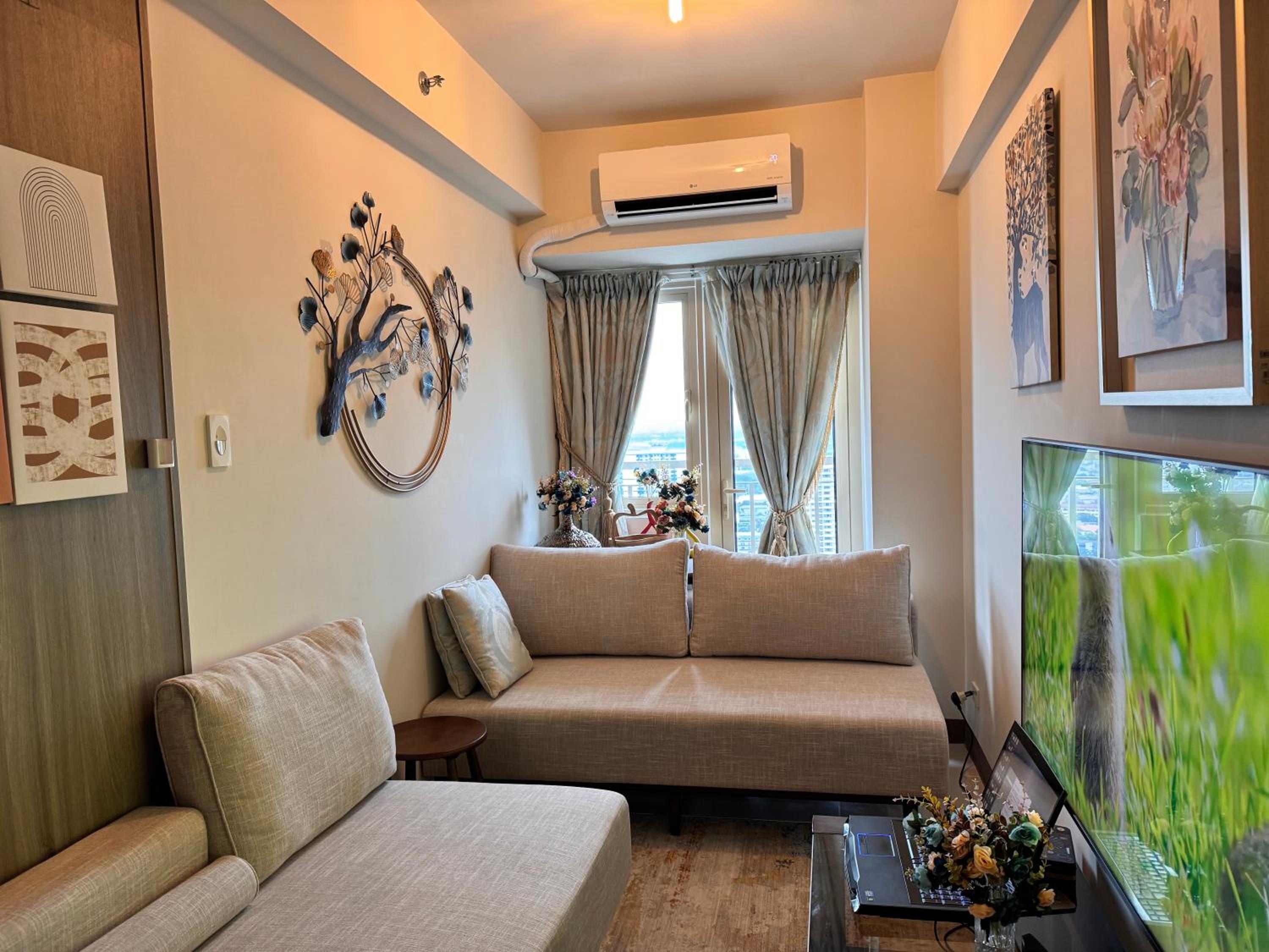 Penthouse Lvl Luxury Cndo Nr MOA