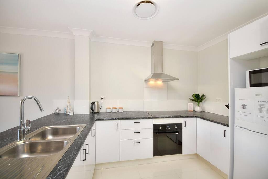 Beautiful 2 Bed Retreat 2 min walk to tramline
