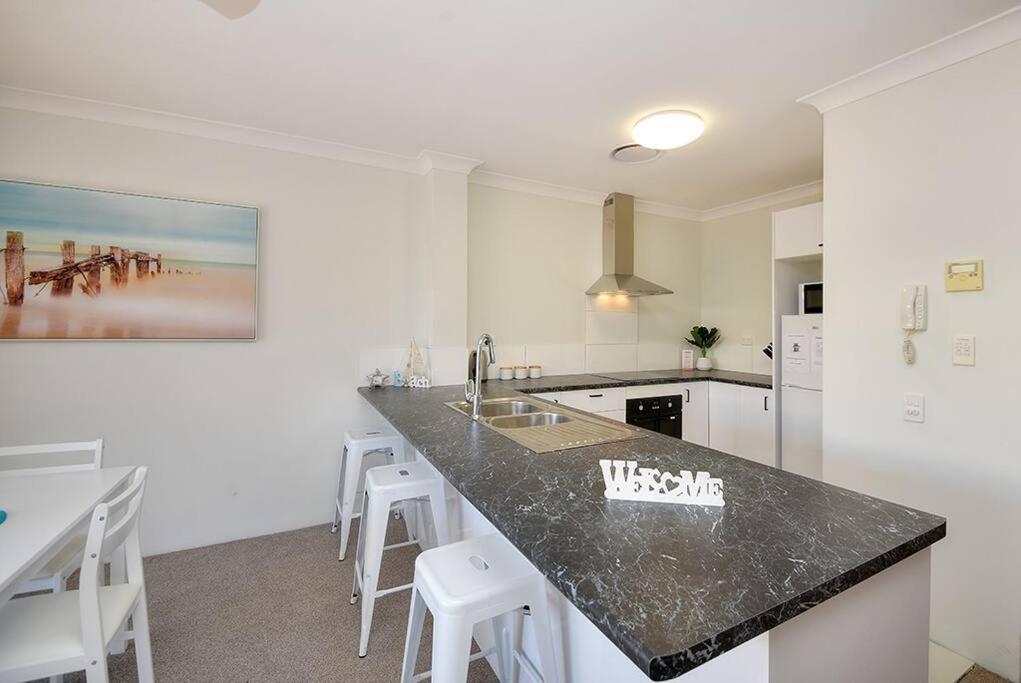 Beautiful 2 Bed Retreat 2 min walk to tramline