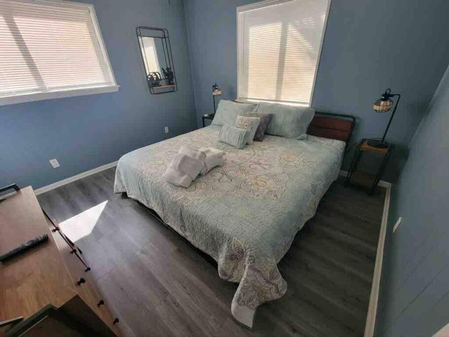2026 Renovated 2-bdrm cozy, lovely condo with parking! view 3